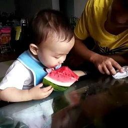 非常语言宝宝吃瓜,宝宝吃瓜的趣味瞬间