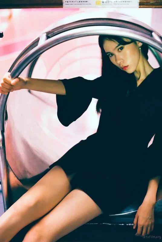 吃瓜投稿炸裂模特,炸裂模特引发热议